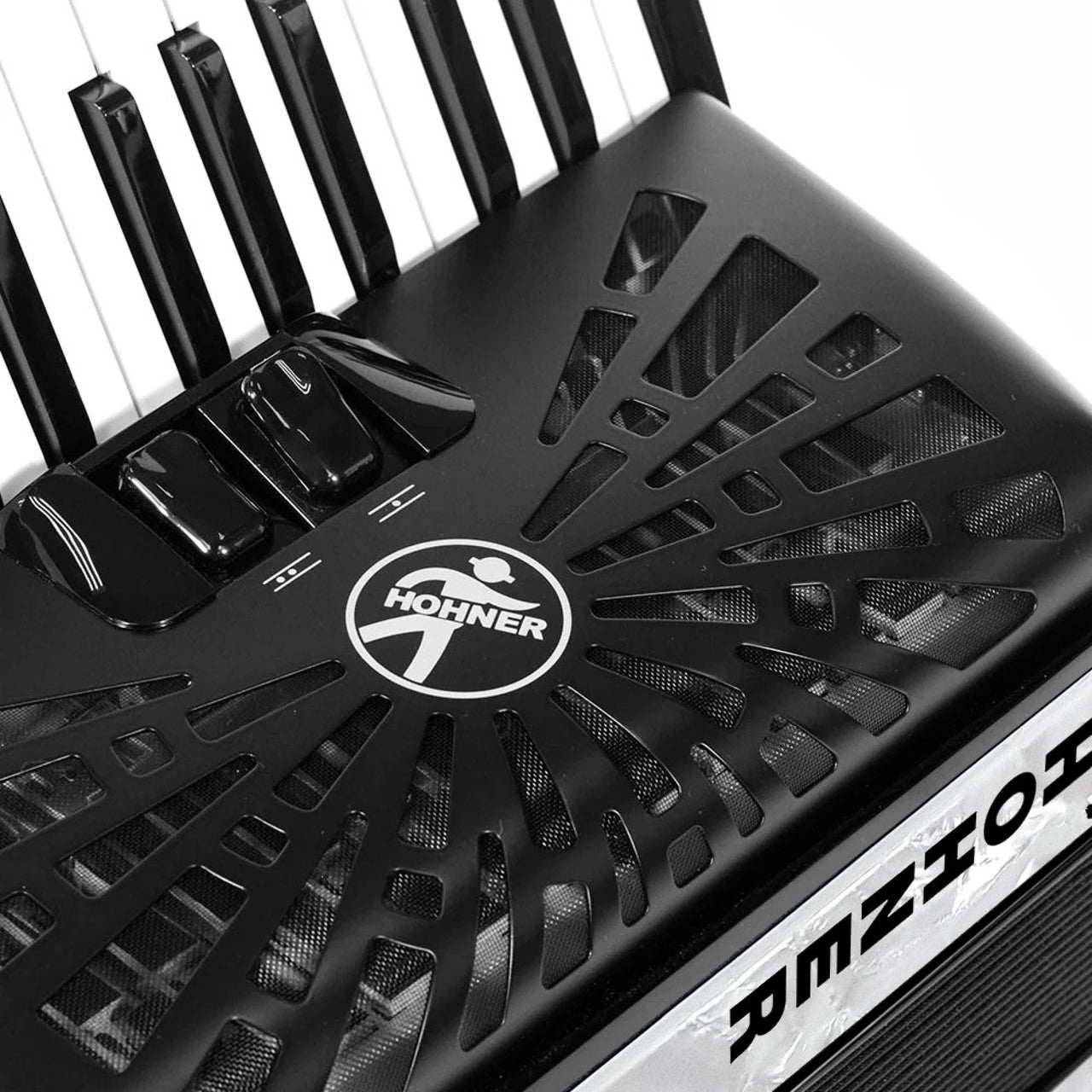 Acordeon Hohner A16512 Bravo Ii 26 Teclas 48 Bajos Blanco Con Funda