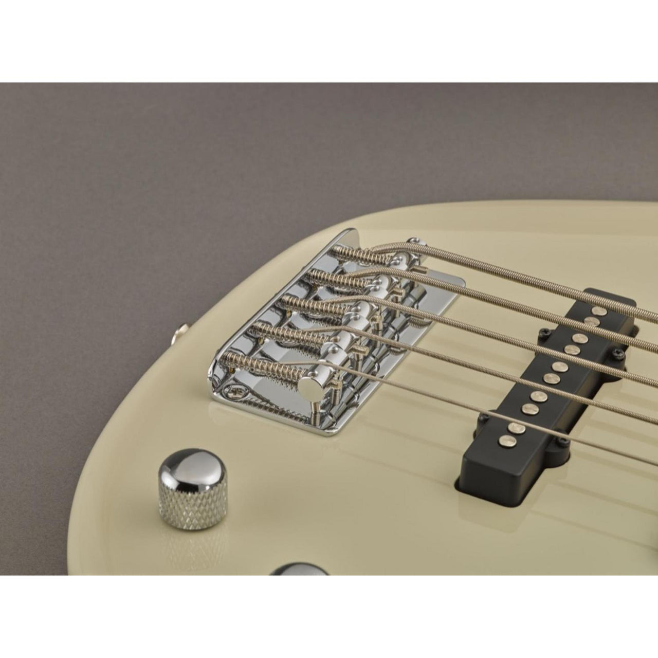 Bajo Electrico Yamaha 5 Cdas. Blanco, Bb235vw Mina